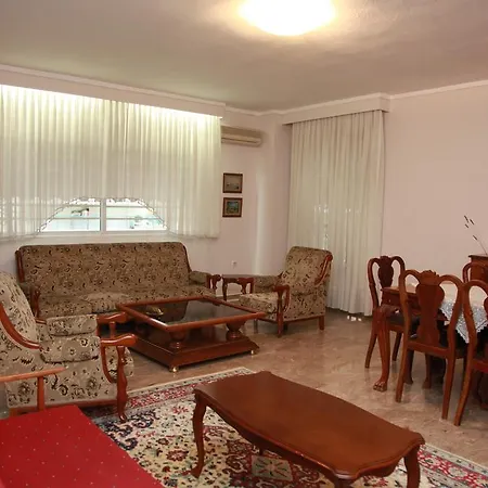 Apartment Nikos *